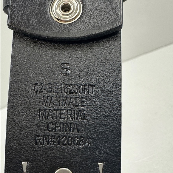 Hot Topic Skulls & Crossbones Three Row Pyramid Stud Belt Sz S - Picture 8 of 11